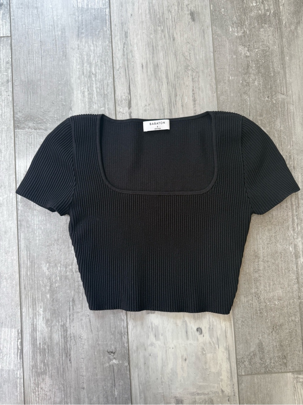 Babaton Black Ribbed Square-Neck Short Sleeve Crop Top